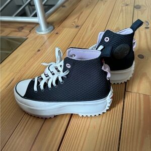 Converse All Star
Run Star Hike High Top Platform